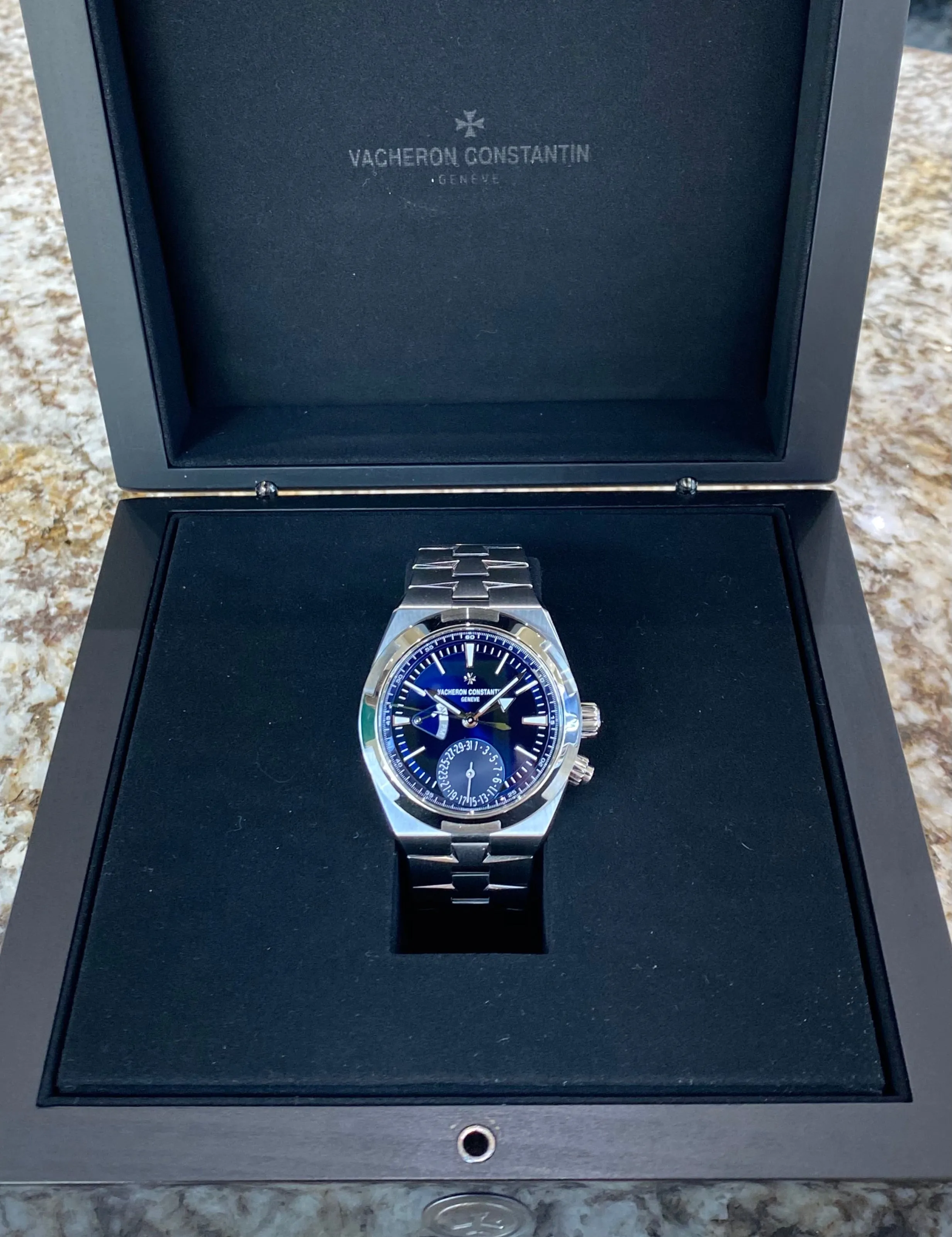 2023 Vacheron Constantin Overseas Dual Time
