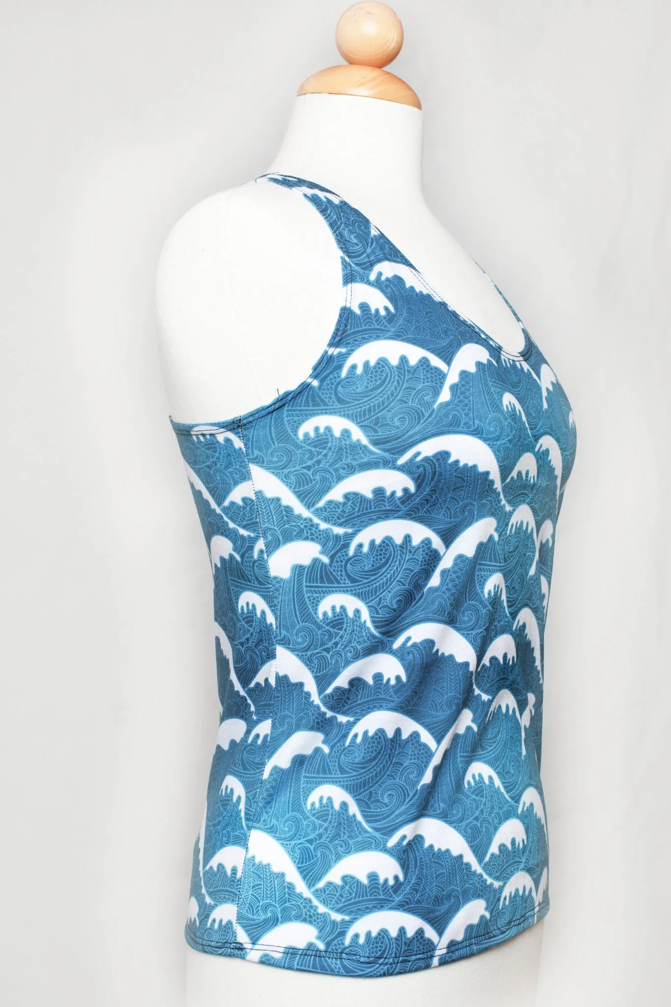 Calm Waves Tank
