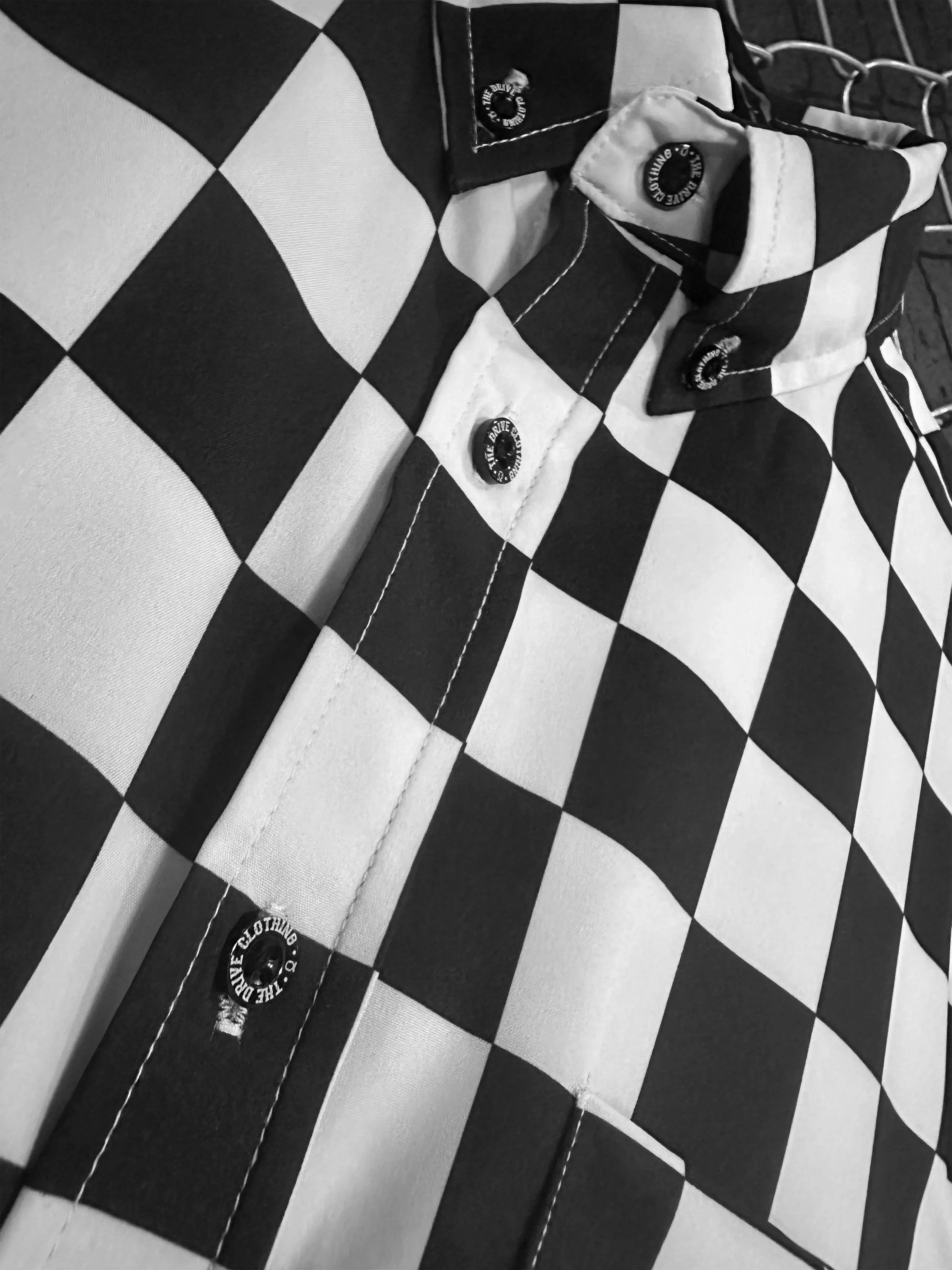 ESSENTIAL LIVE FAST BUTTON UP