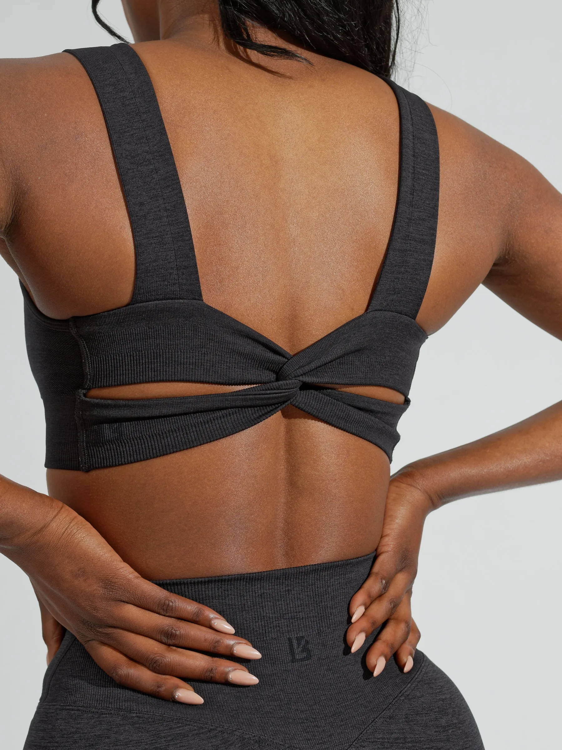 Synergy Seamless Sports Bra - Charcoal